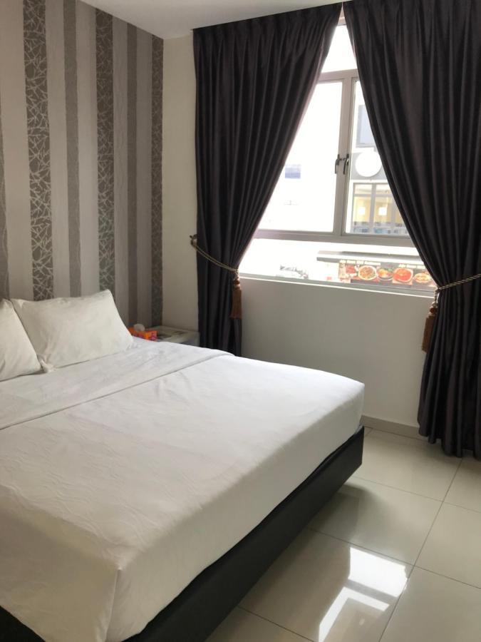 Goody Hotel Johor Bahru Esterno foto