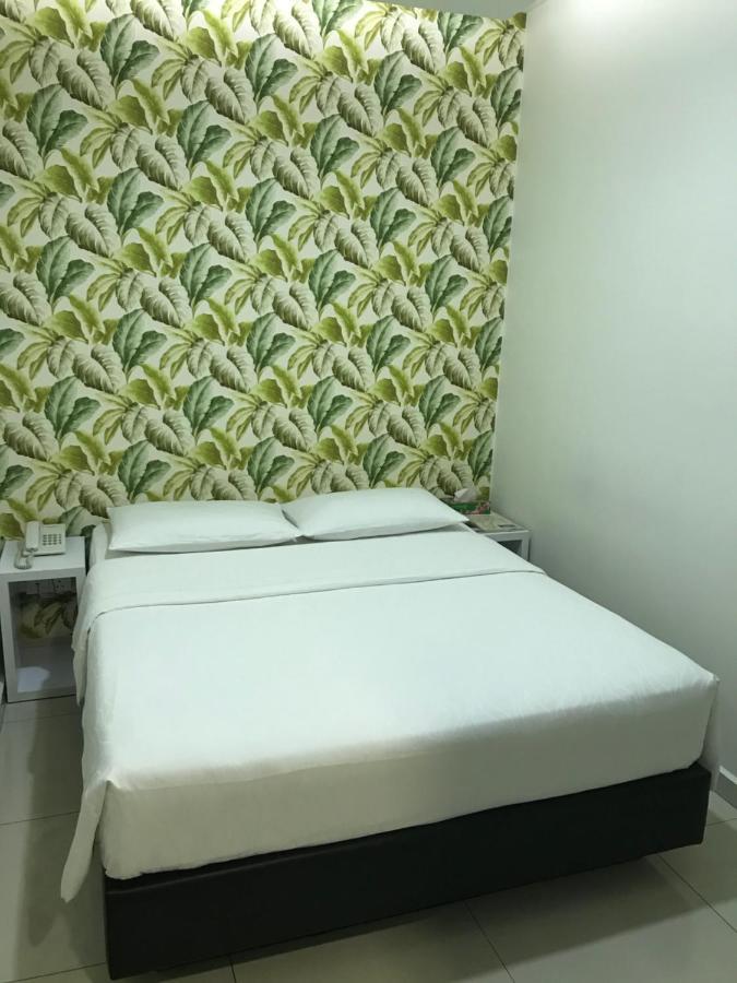 Goody Hotel Johor Bahru Esterno foto